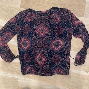 Maroon, black and navy paisley lucky brand top with elastic waist and tie sleeve